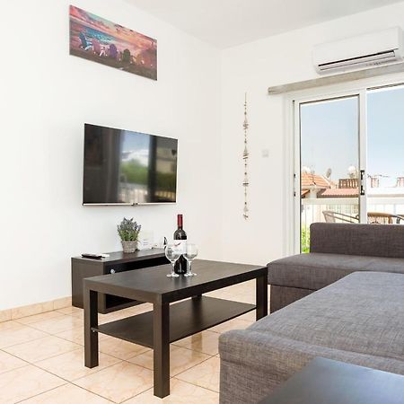 Mynapa Apartments 아이아 나파 외부 사진