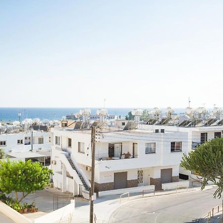 Mynapa Apartments 아이아 나파 외부 사진