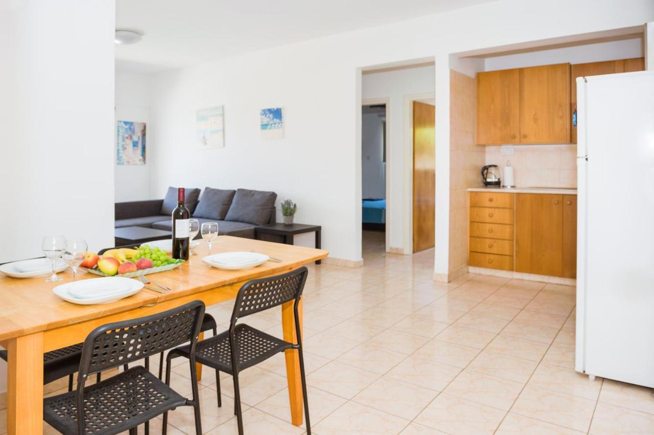 Mynapa Apartments 아이아 나파 외부 사진