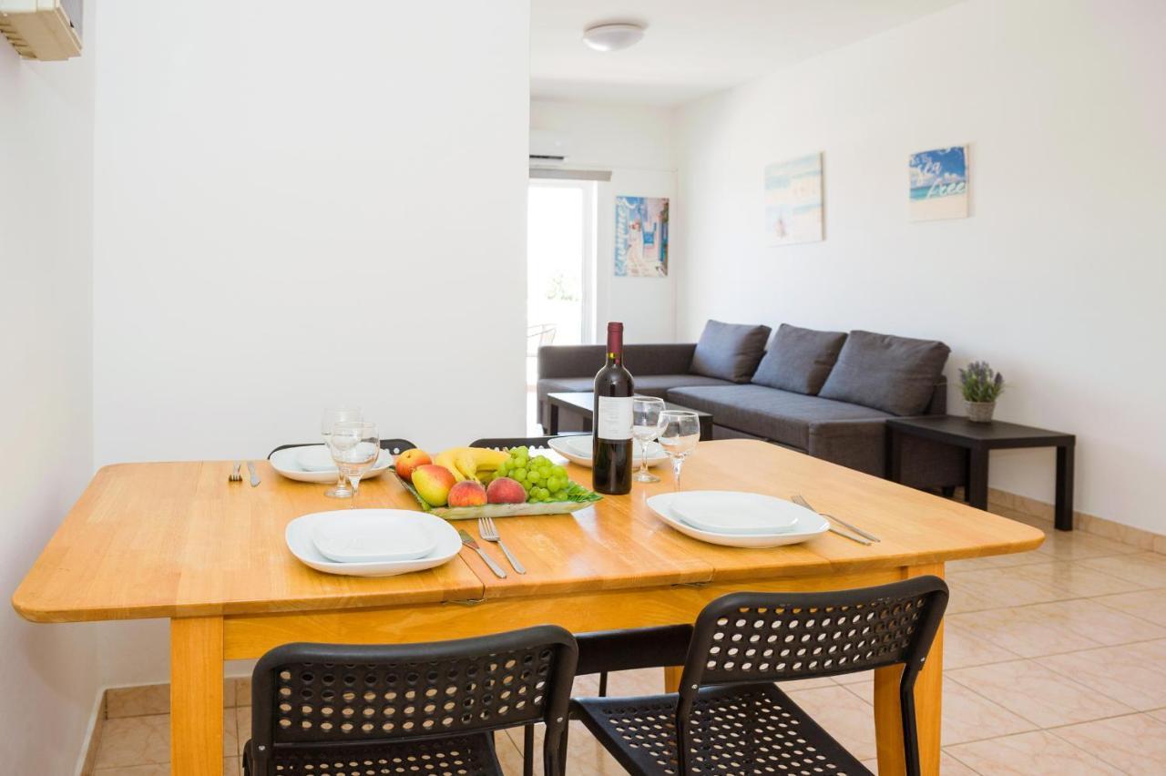 Mynapa Apartments 아이아 나파 외부 사진