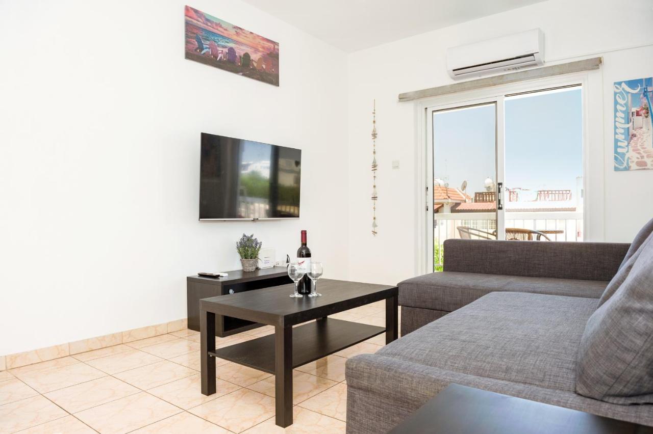 Mynapa Apartments 아이아 나파 외부 사진