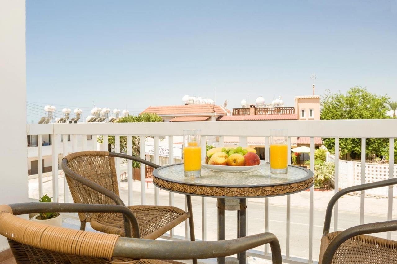 Mynapa Apartments 아이아 나파 외부 사진