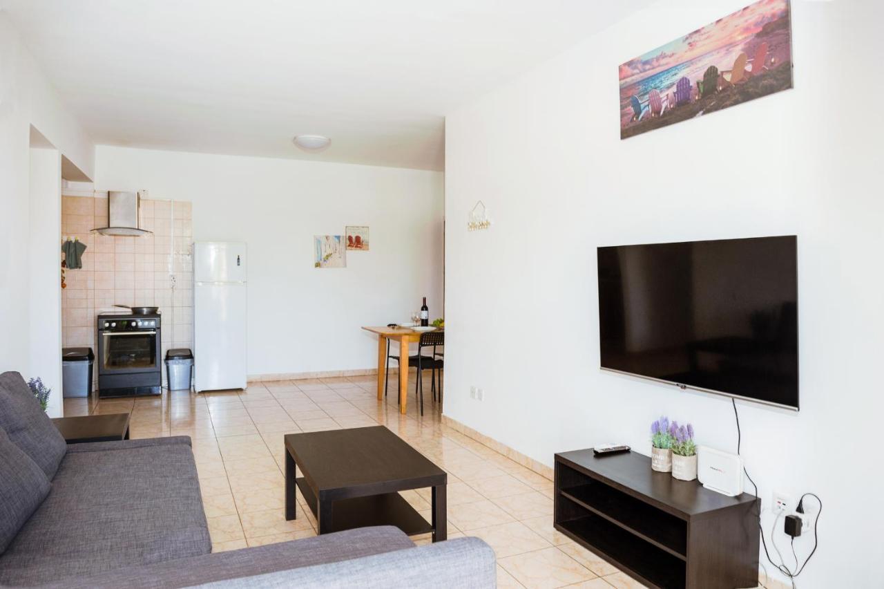 Mynapa Apartments 아이아 나파 외부 사진