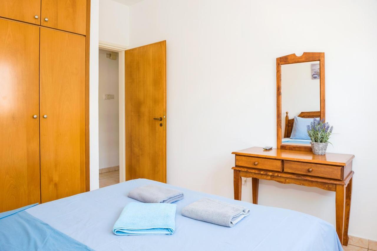 Mynapa Apartments 아이아 나파 외부 사진