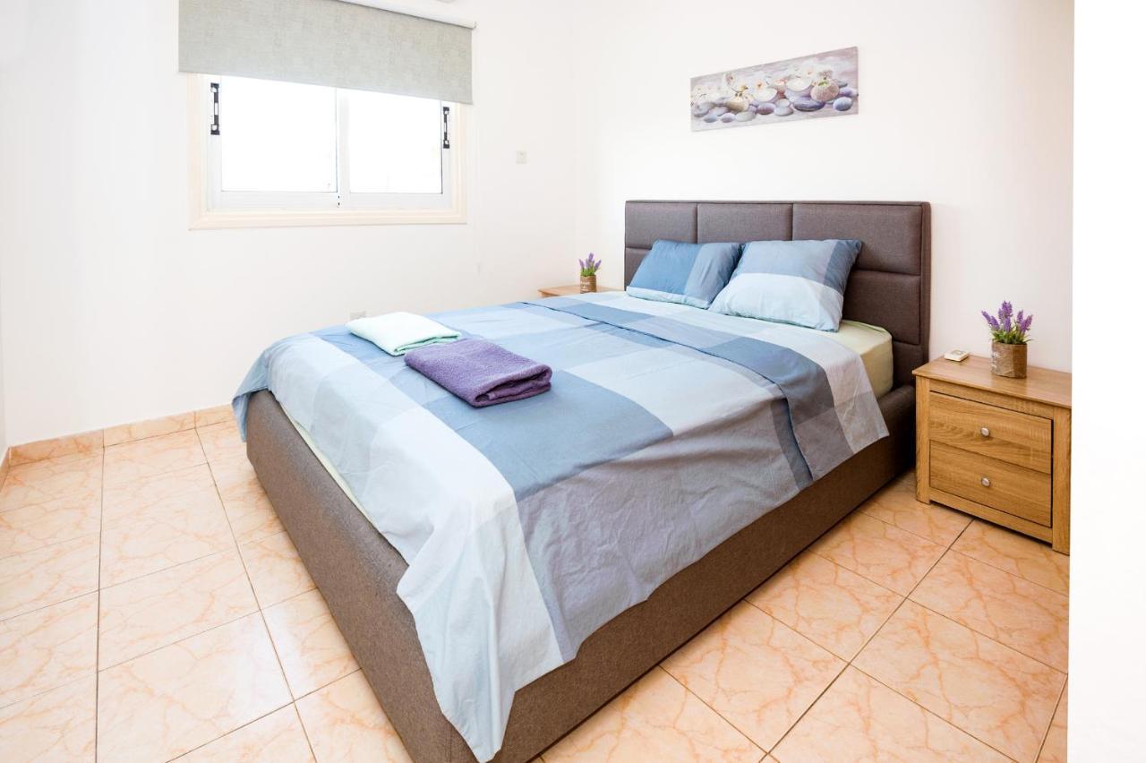 Mynapa Apartments 아이아 나파 외부 사진