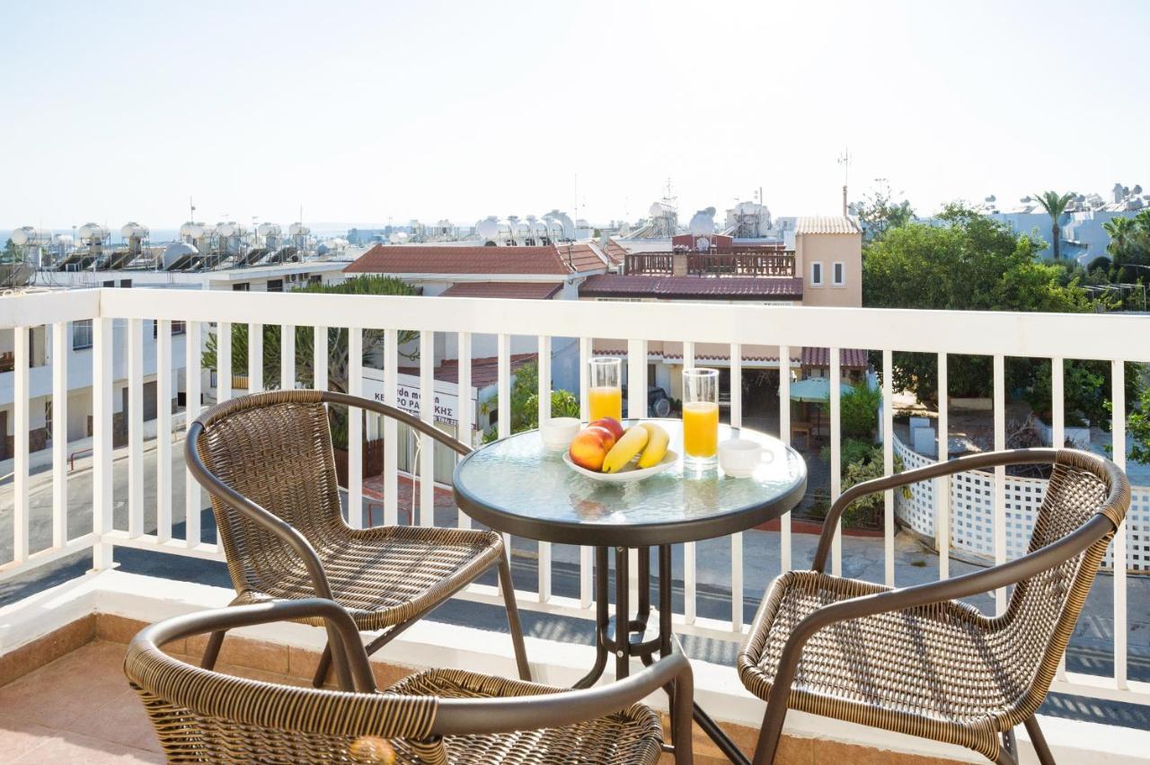Mynapa Apartments 아이아 나파 외부 사진