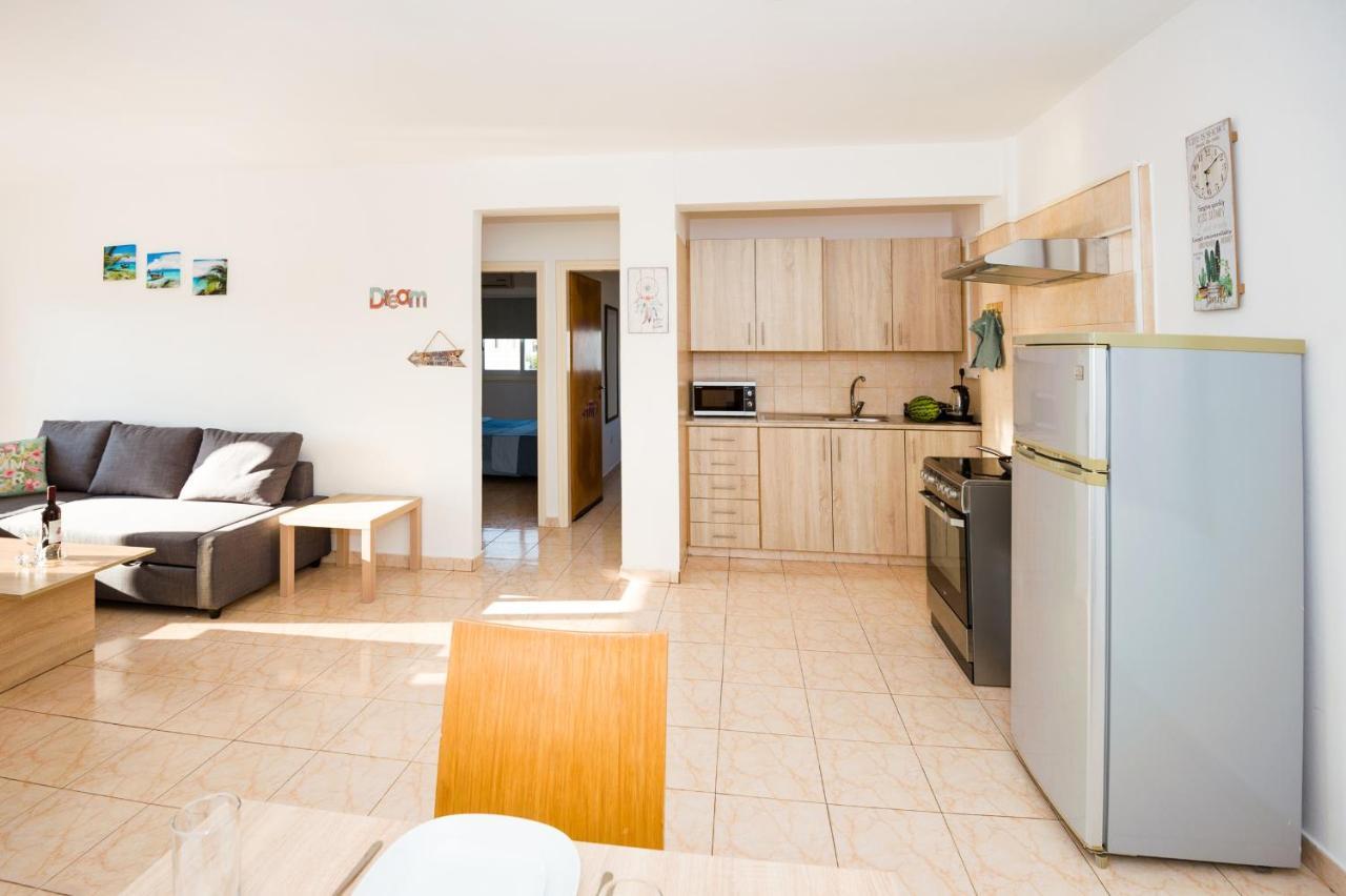 Mynapa Apartments 아이아 나파 외부 사진