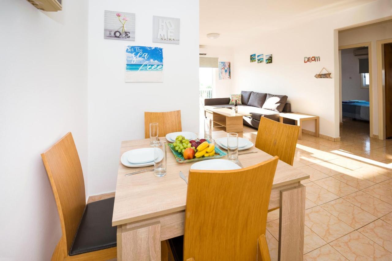 Mynapa Apartments 아이아 나파 외부 사진