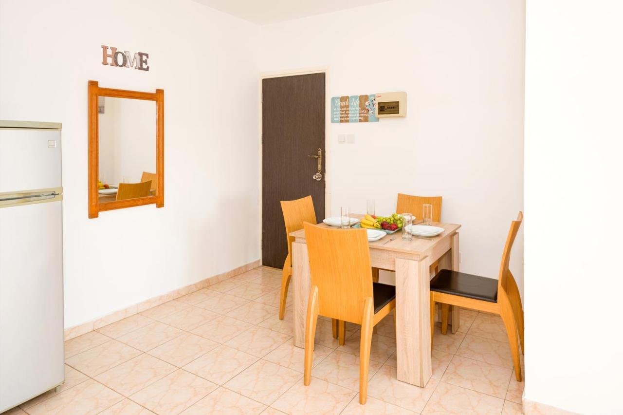 Mynapa Apartments 아이아 나파 외부 사진
